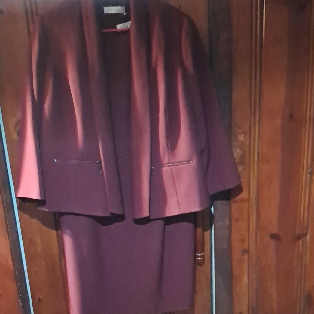 Kasper Rich Maroon Suit